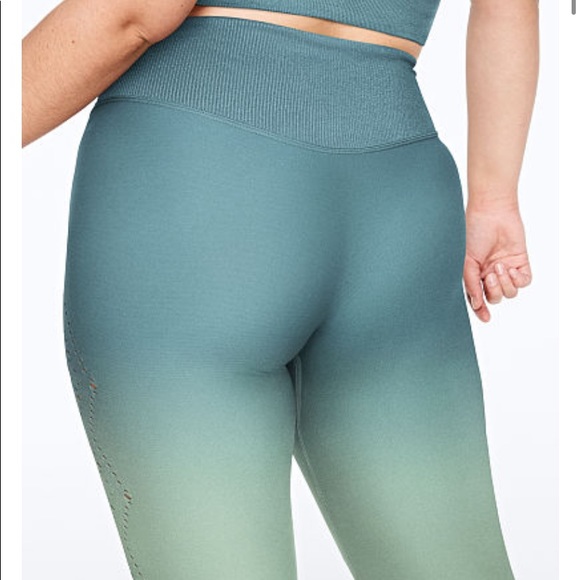 VS PINK Ombré Legging and Sports Bra Set - Picture 2 of 4